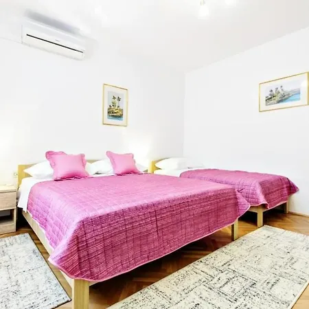 Apartman Mary - One Bedroom With Terrace