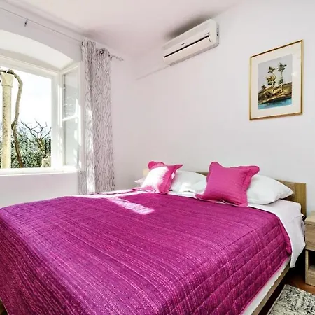 Mary - One Bedroom With Terrace Apartment