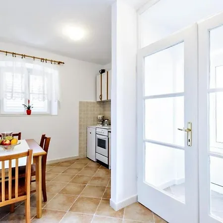 Mary - One Bedroom With Terrace Apartment