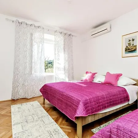 Mary - One Bedroom With Terrace Apartment